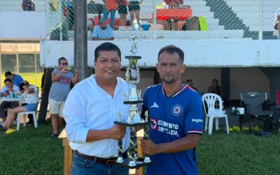Premian a los campeones de la Liga Nacional Tuxpeña; regidor René Cruz refrenda apoyo al deporte local