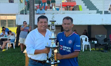 Premian a los campeones de la Liga Nacional Tuxpeña; regidor René Cruz refrenda apoyo al deporte local