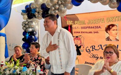 René Cruz Cortés acompaña ceremonias de graduación y felicita a la generación 2020–2026