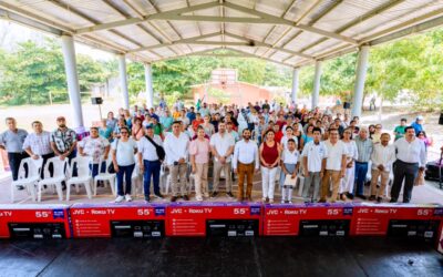 Se entregan 115 pantallas a 30 telesecundarias de Tuxpan