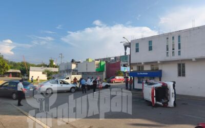 Dos jóvenes resultan lesionados tras provocar volcadura de taxi en Cabo Rojo