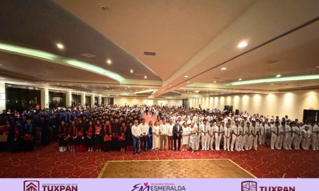 Regidora Esmeralda Márquez acompaña graduación de 238 estudiantes del CONALEP 165 de Tuxpan