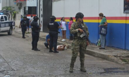 Adulta mayor cae y queda herida en una calle de Tuxpan