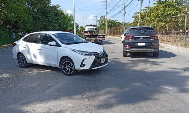 Aparatoso choque frente al reclusorio de Tuxpan deja cuantiosos daños materiales