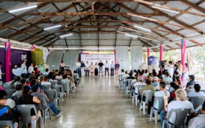 Ayuntamiento de Tuxpan entrega 706 láminas y 18 tinacos en apoyo a comunidades