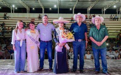 Daniel Cortina corona a Nikole Pulido Kokke como reina de la Expo Tuxpan 2026