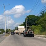 Ejército escolta camiones materialistas en Tuxpan tras ataques del crimen organizado