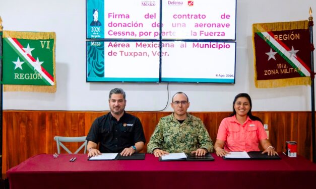 FUERZA AÉREA MEXICANA DONA A TUXPAN AERONAVE PARA HONRAR A FAUSTO VEGA SANTANDER