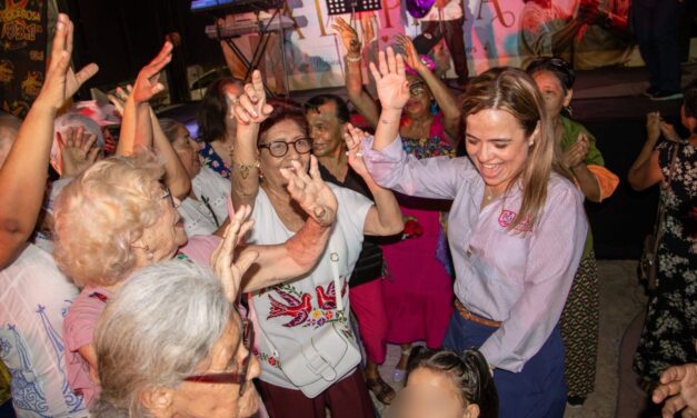 Gobierno Municipal y DIF Tuxpan reconocen y celebran a los adultos mayores con el festejo “Abuelitos a la Pista”