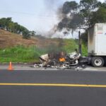 Incendio devora tractocamión en la autopista México-Tuxpan