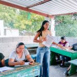 Marleth Blanco acompaña asesorías de Preparatoria Abierta en Chacoaco para combatir el rezago educativo