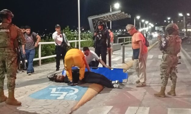Motociclista resulta lesionado tras fuerte choque en el bulevar de Tuxpan