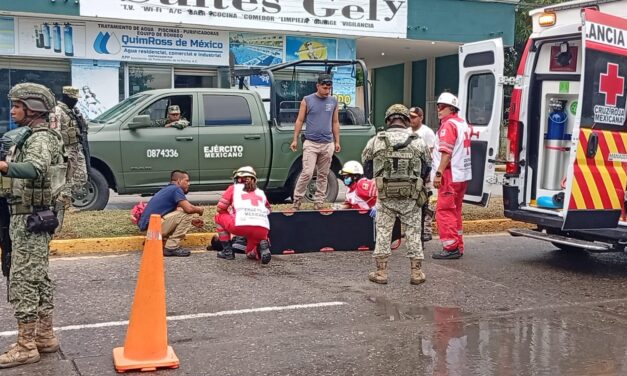 Mujer resulta lesionada tras derrapar en motocicleta sobre el bulevar Independencia