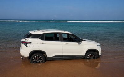 Se fueron de peda a la playa… ¡y olvidaron la camioneta en el mar!