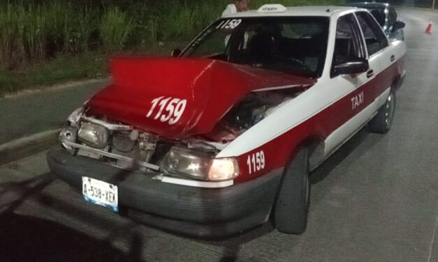 Taxista choca por alcance contra patrulla del IPAX en el libramiento de Tuxpan