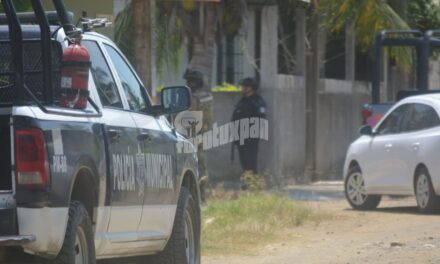 Tremendo operativo en la colonia Jardín; catean una casa y se llevan a una persona