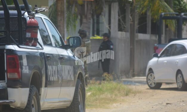 Tremendo operativo en la colonia Jardín; catean una casa y se llevan a una persona