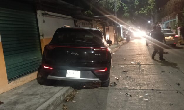 Se voló el alto y la madrugada terminó en fierros: dos lesionados en Los Artistas