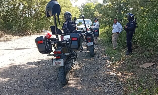 “Si sabes cómo me pongo, ¿para qué me prestas el carro?”: camioneta termina fuera del camino tras visita a la feria