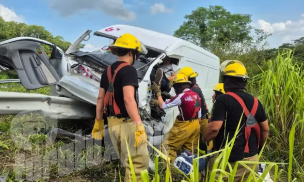 Camión embiste camioneta de Bioscan y deja tres heridos en la Tuxpan–Tampico