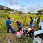 Revienta llanta y camioneta da varias volteretas; tres hombres resultan lesionados