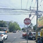 Se pasó el ALTO y terminó chocando en la colonia Del Valle