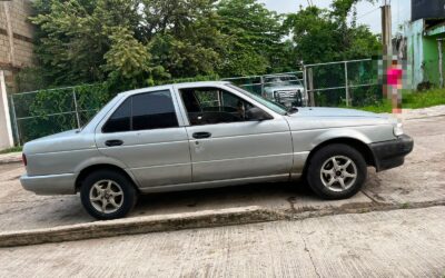Otra vez roban un automóvil en el estacionamiento de Plaza Crystal