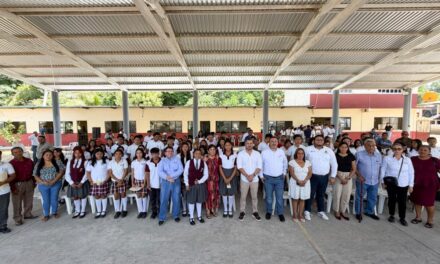 AYUNTAMIENTO DE TUXPAN Y GRUPO NATURGY ENTREGAN 64 BECAS A ESTUDIANTES DE COMUNIDADES