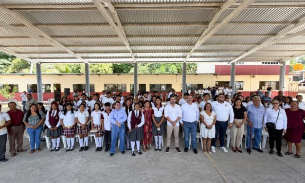AYUNTAMIENTO DE TUXPAN Y GRUPO NATURGY ENTREGAN 64 BECAS A ESTUDIANTES DE COMUNIDADES