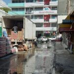 CAEV deja correr aguas negras en el centro de Tuxpan; vecinos señalan a Vargas Chavelo