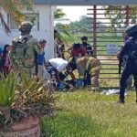 Entre humo y fuego: bomberos rescatan a mujer atrapada en Cabo Rojo