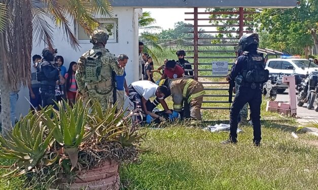 Entre humo y fuego: bomberos rescatan a mujer atrapada en Cabo Rojo