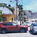 Otro choque en el cruce donde el “ALTO” parece de adorno