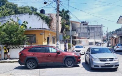 Otro choque en el cruce donde el “ALTO” parece de adorno