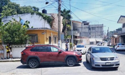 Otro choque en el cruce donde el “ALTO” parece de adorno