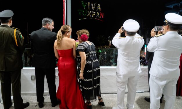 TUXPAN BRILLÓ COMO NUNCA EN NOCHE HISTÓRICA DEL GRITO DE INDEPENDENCIA