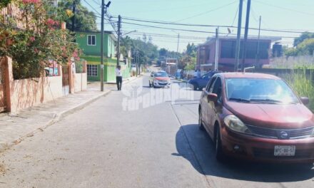 Taxi choca contra automóvil en la colonia Anáhuac de Tuxpan