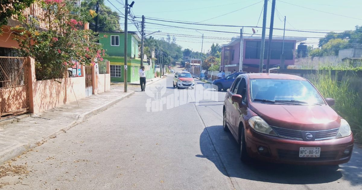 Taxi choca contra automóvil en la colonia Anáhuac de Tuxpan