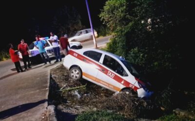 Taxi se sale del camino en la carretera Tuxpan-Tampico