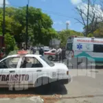 Camioneta choca contra taxi y deja dos adolescentes lesionadas en Tuxpan