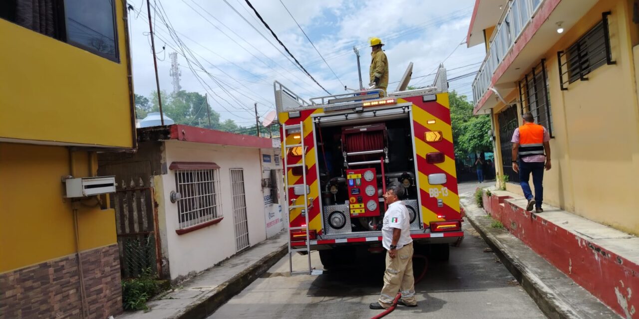 ¡INCENDIO ARRASA CON RECÁMARA EN EL CENTRO DE TUXPAN!