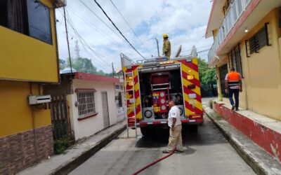 ¡INCENDIO ARRASA CON RECÁMARA EN EL CENTRO DE TUXPAN!