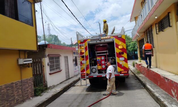¡INCENDIO ARRASA CON RECÁMARA EN EL CENTRO DE TUXPAN!