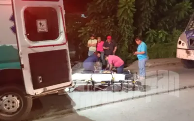 CAMD moviliza ambulancia de cuidados avanzados para auxiliar a motociclista grave en Tuxpan