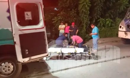 CAMD moviliza ambulancia de cuidados avanzados para auxiliar a motociclista grave en Tuxpan