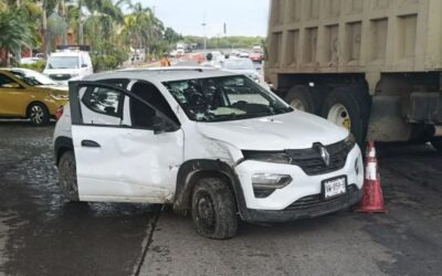 Una maniobra, un golpe y un motociclista herido en la entrada a Cobos