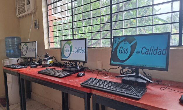 Gas de Calidad entrega equipos de cómputo a Telesecundaria y Telebachillerato de Aire Libre Km 15