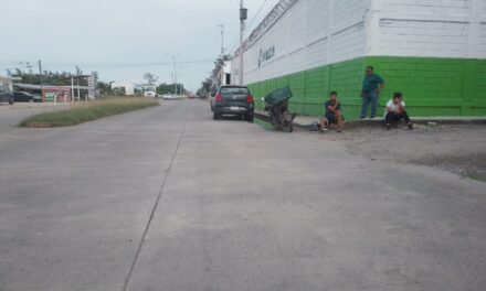 Cambio de carril termina en choque; motociclista sale con heridas leves en Tuxpan