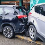 Camioneta se va de reversa en una subida y golpea a otra estacionada en Tuxpan