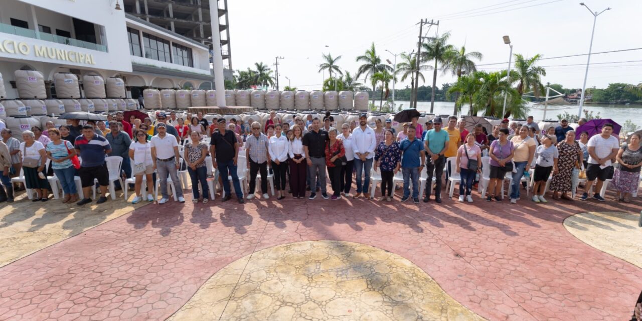 Llega apoyo directo a los hogares con la entrega de 192 tinacos del programa “Tinacos a Bajo Costo”